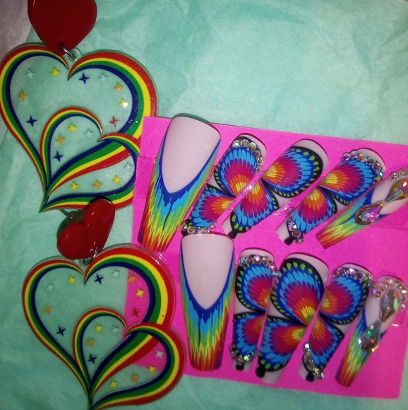 Nails and matching earrings - Picture 1 of 3